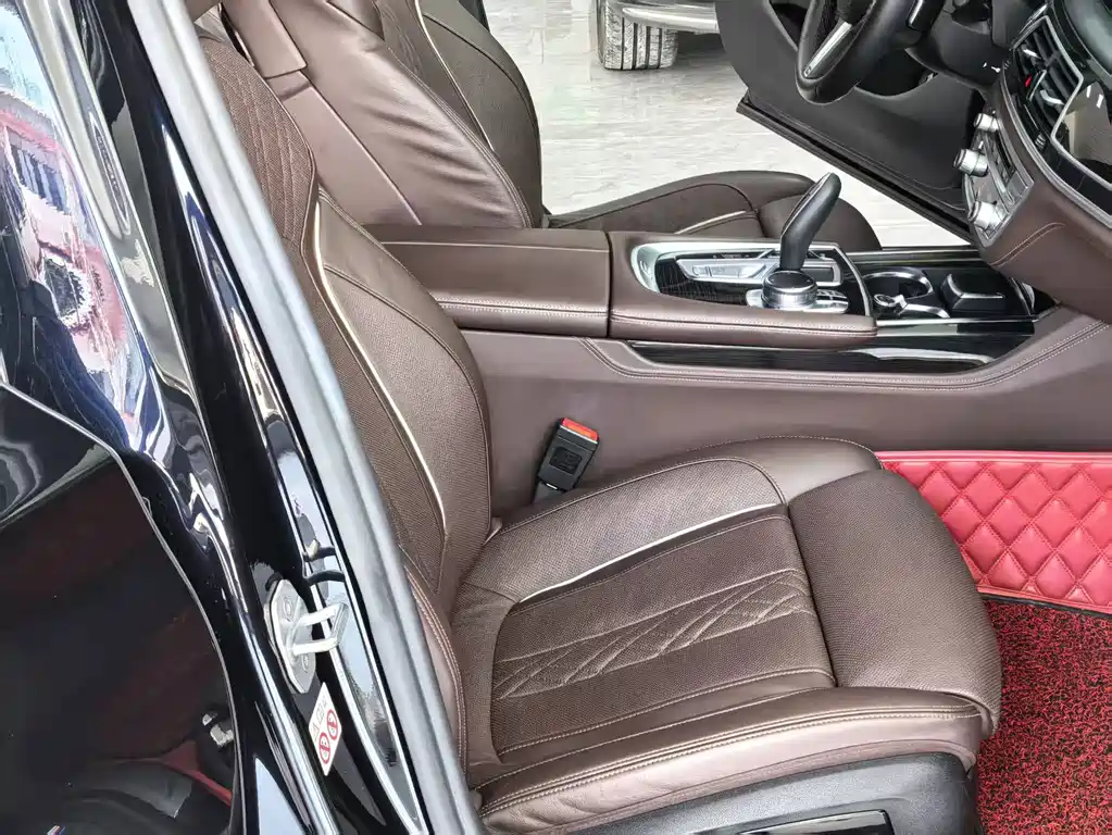 BMW 7 Series — фото 11
