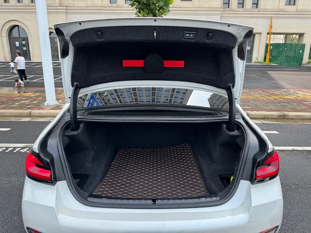 BMW 5 Series — фото 13