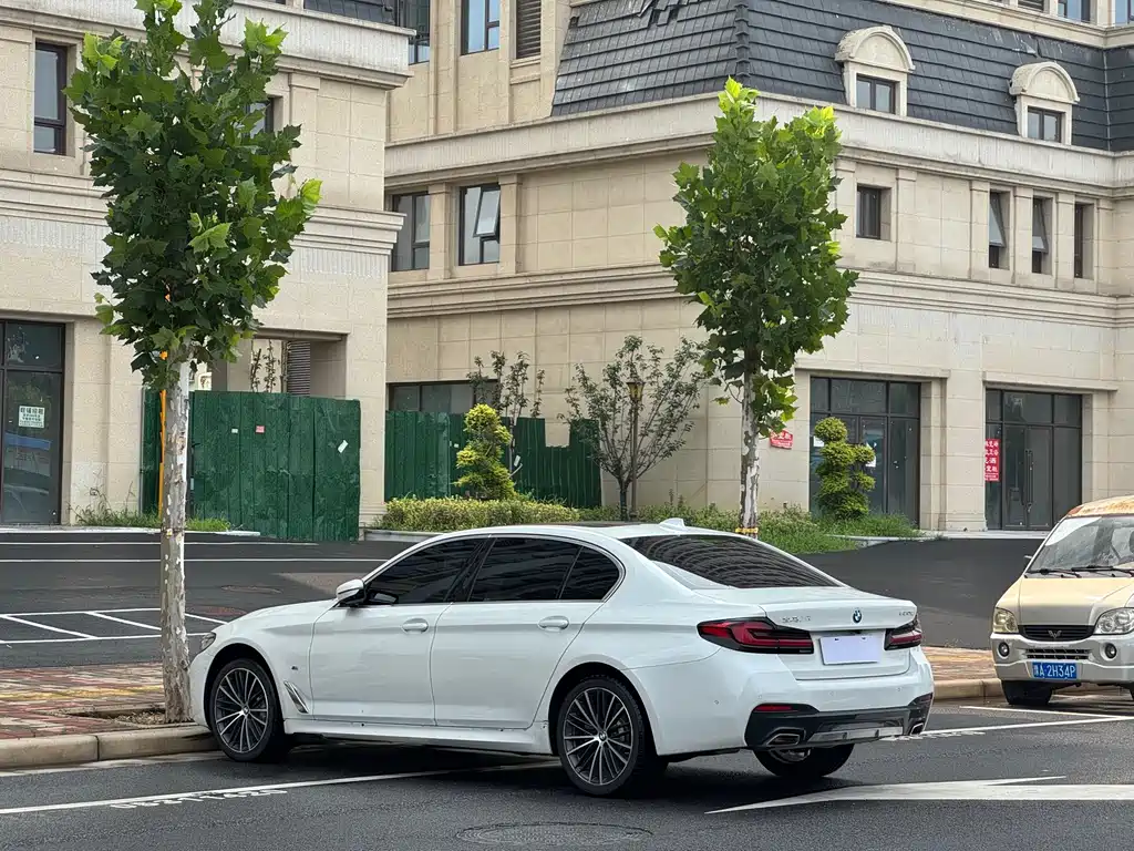 BMW 5 Series — фото 14