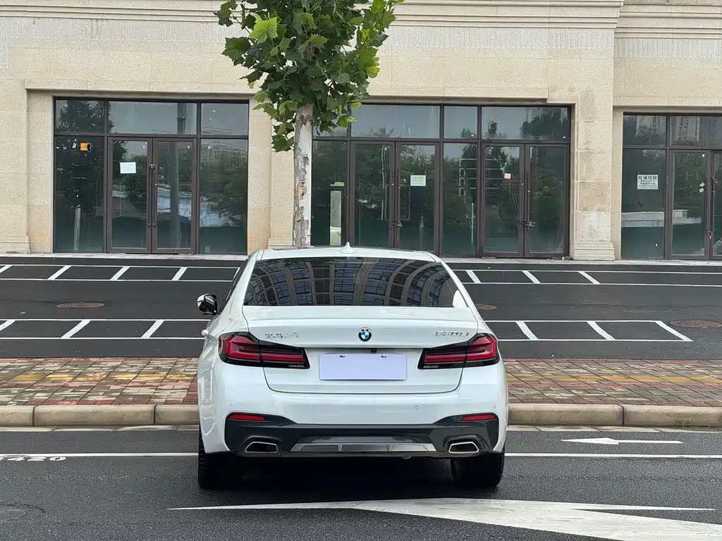 BMW 5 Series — фото 15
