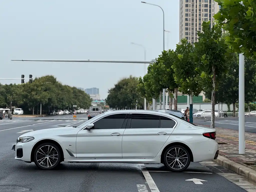 BMW 5 Series — фото 4