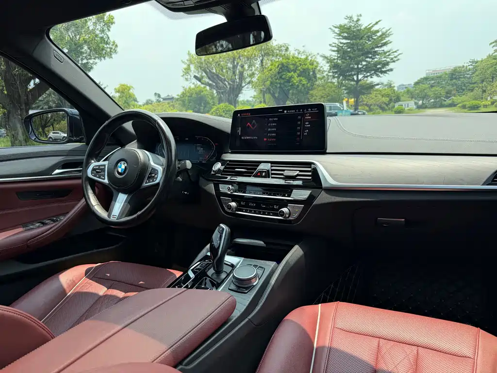 BMW 5 Series — фото 13