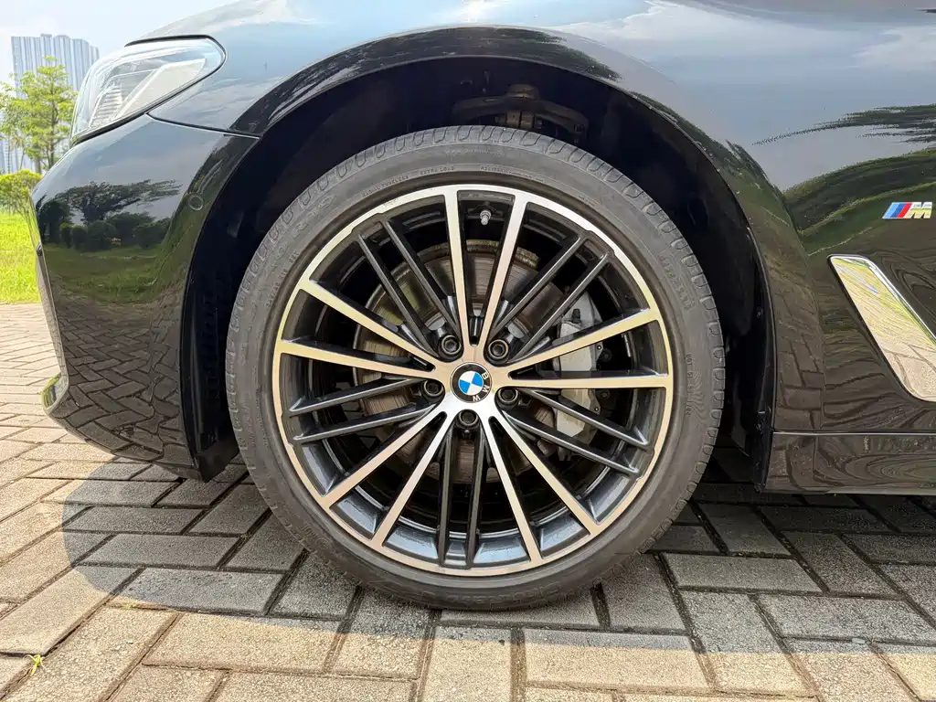 BMW 5 Series — фото 15