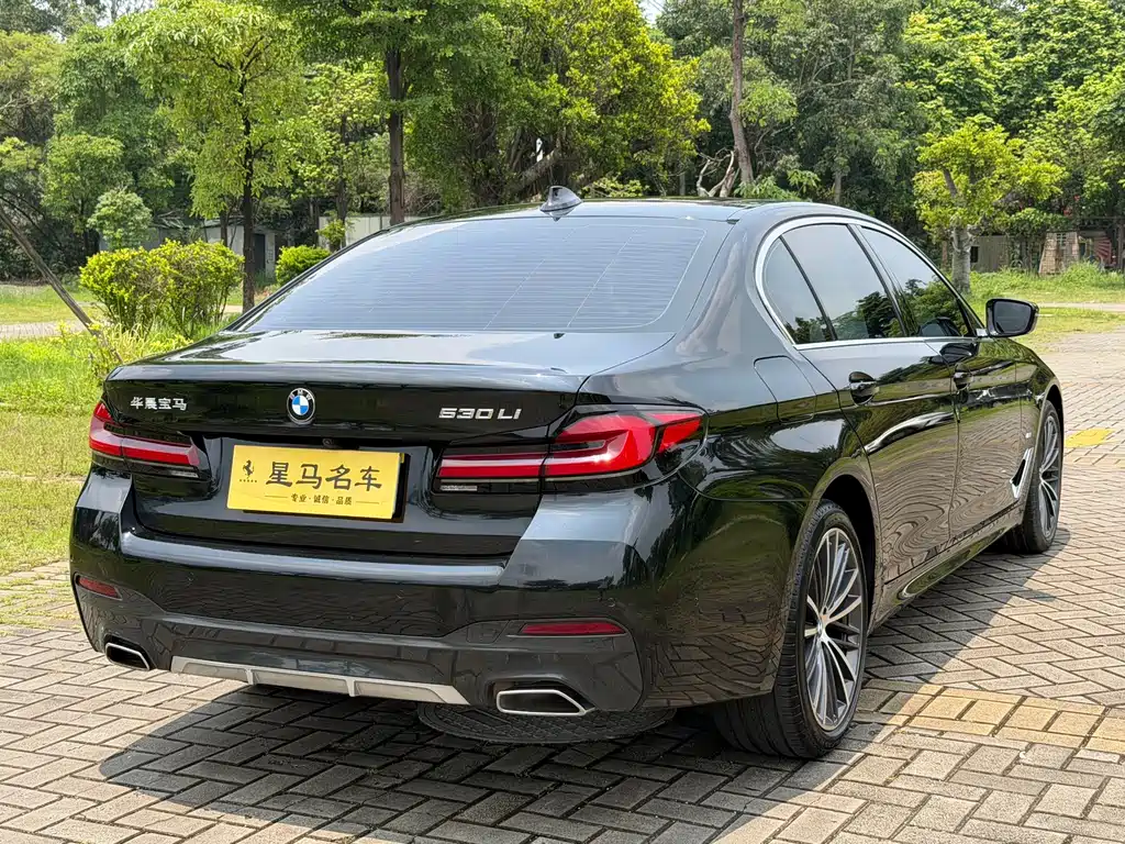 BMW 5 Series — фото 18