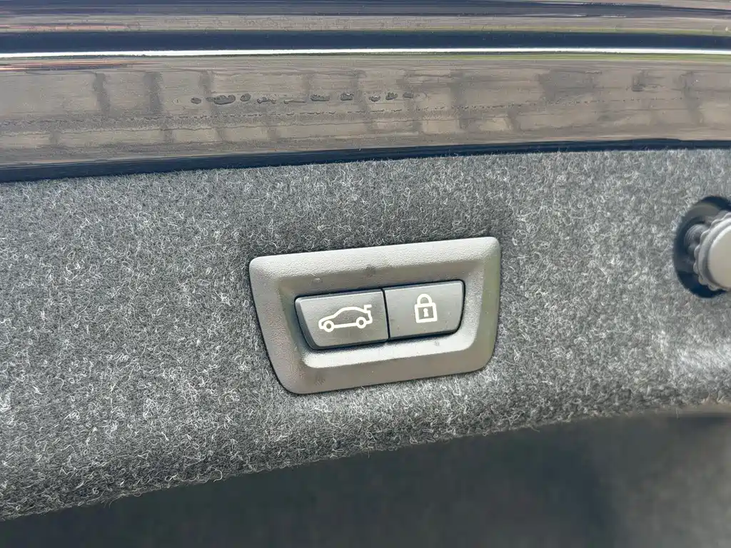 BMW 5 Series — фото 19