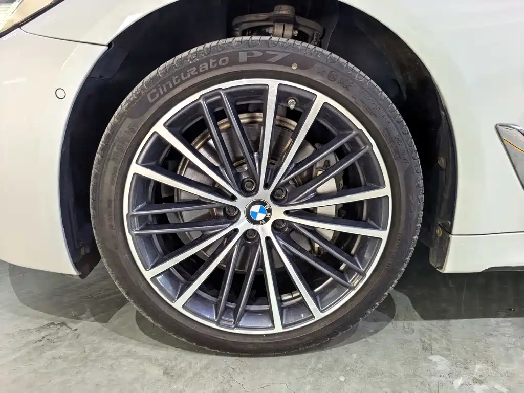 BMW 5 Series — фото 2