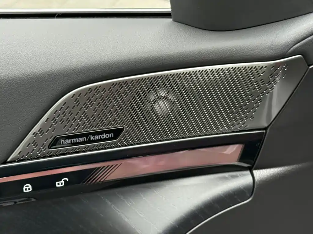 BMW 5 Series — фото 13