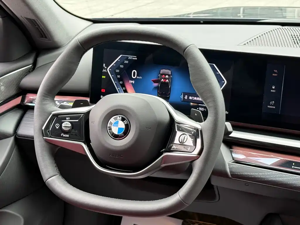 BMW 5 Series — фото 25