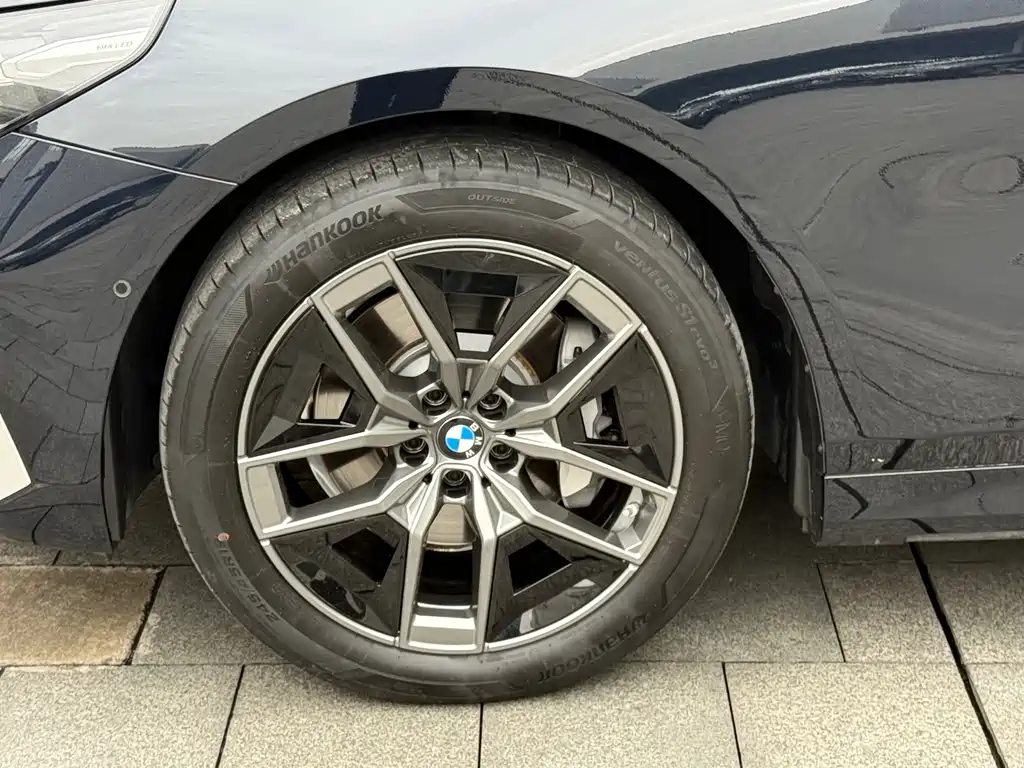 BMW 5 Series — фото 10