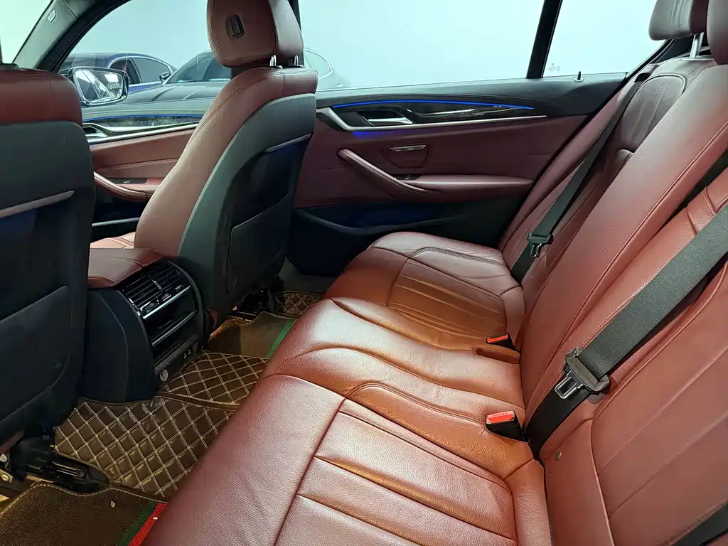 BMW 5 Series — фото 13