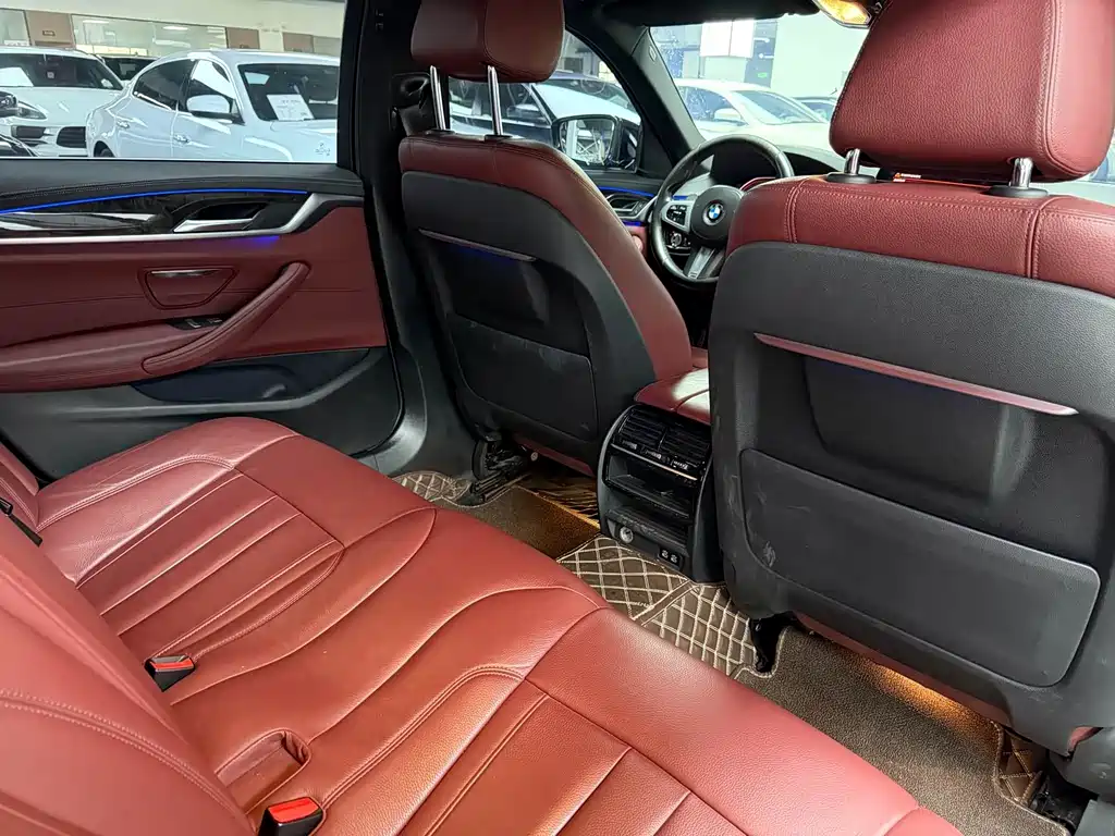 BMW 5 Series — фото 14