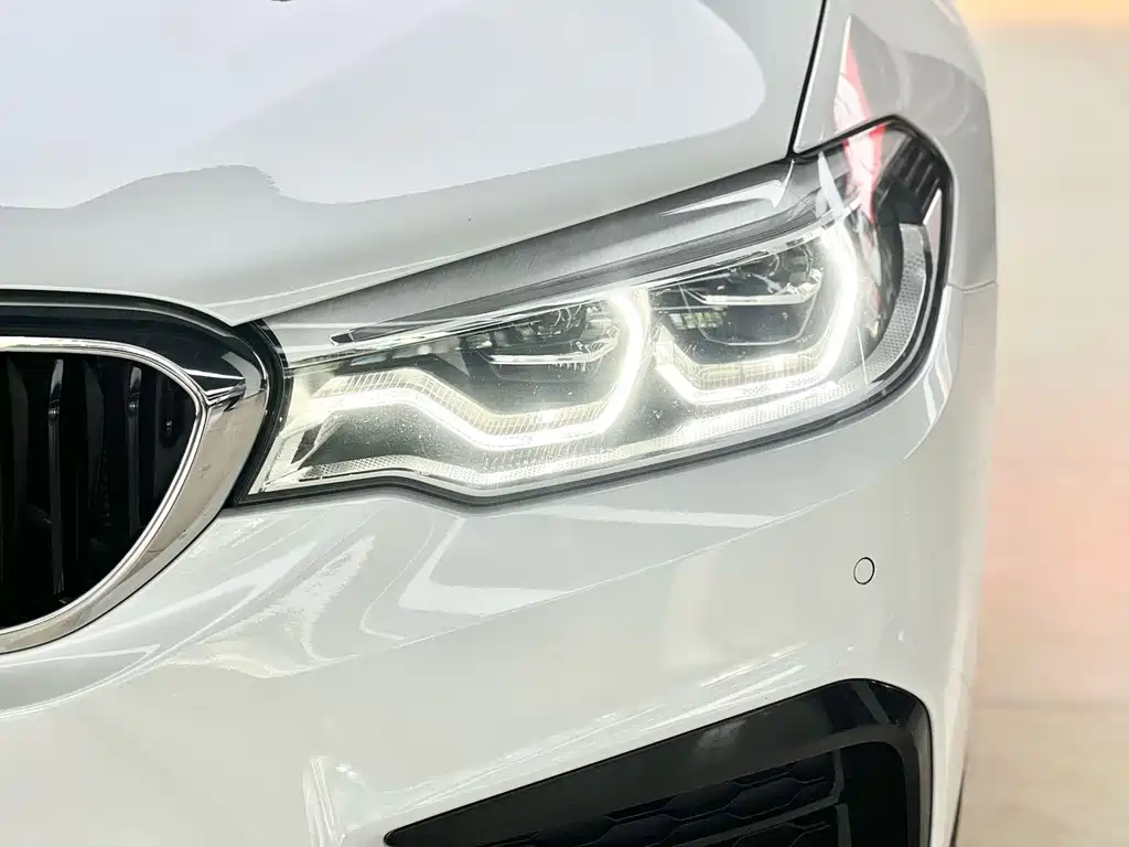 BMW 5 Series — фото 17