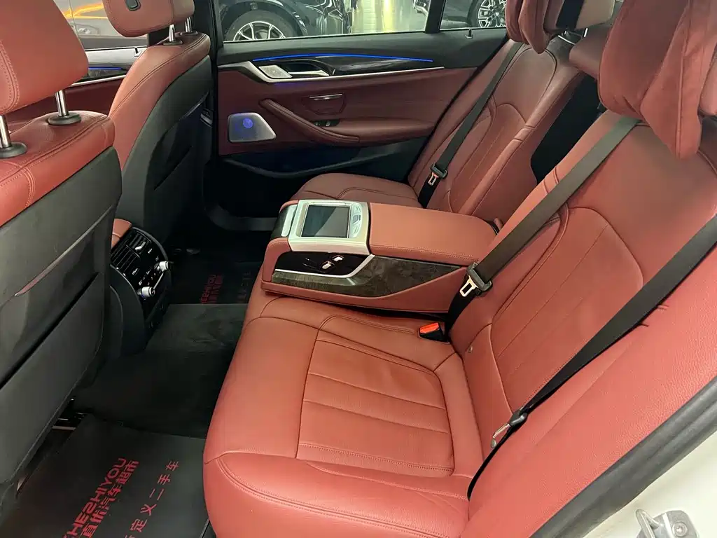 BMW 5 Series — фото 10