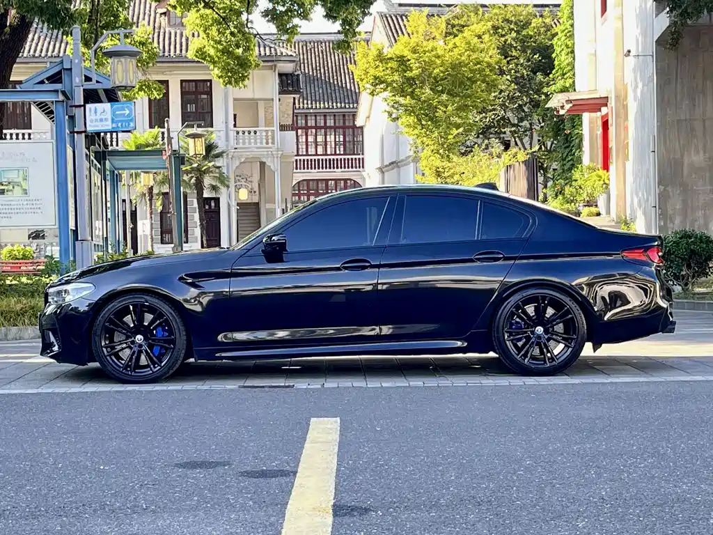 BMW M5 — фото 4