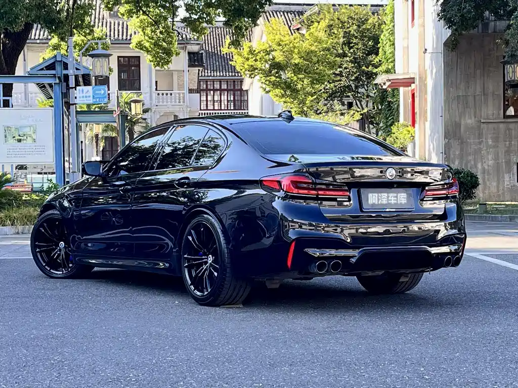 BMW M5 — фото 5