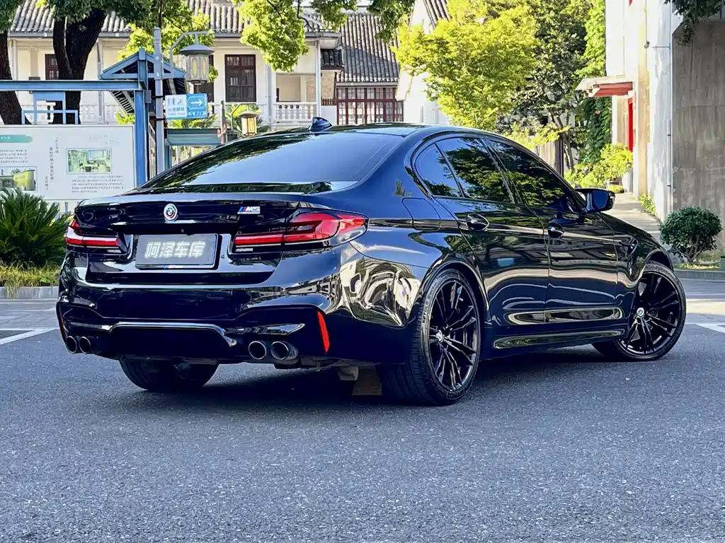 BMW M5 — фото 7