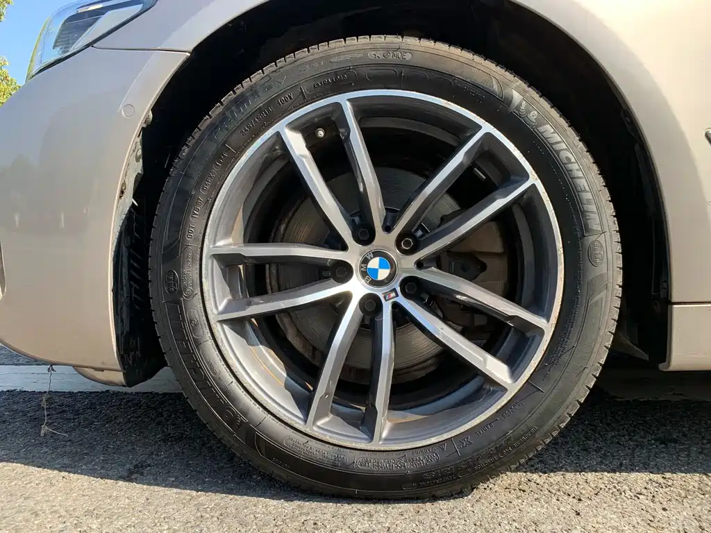 BMW 5 Series — фото 11