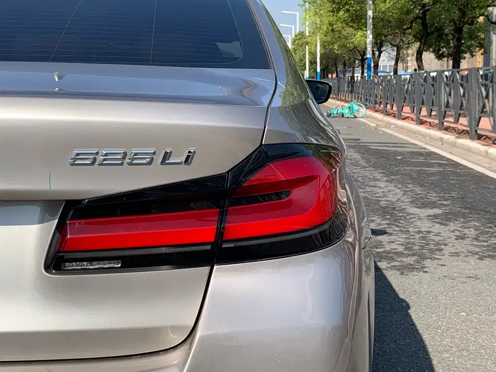 BMW 5 Series — фото 13