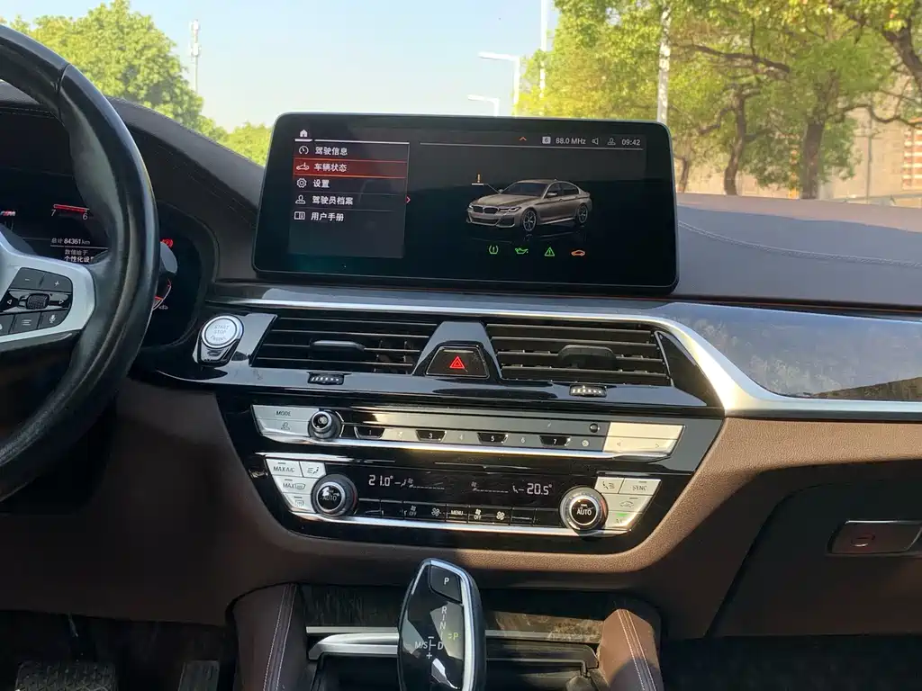 BMW 5 Series — фото 19