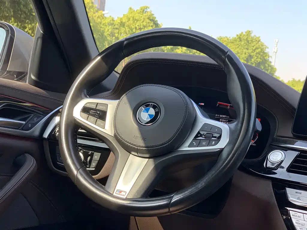 BMW 5 Series — фото 20