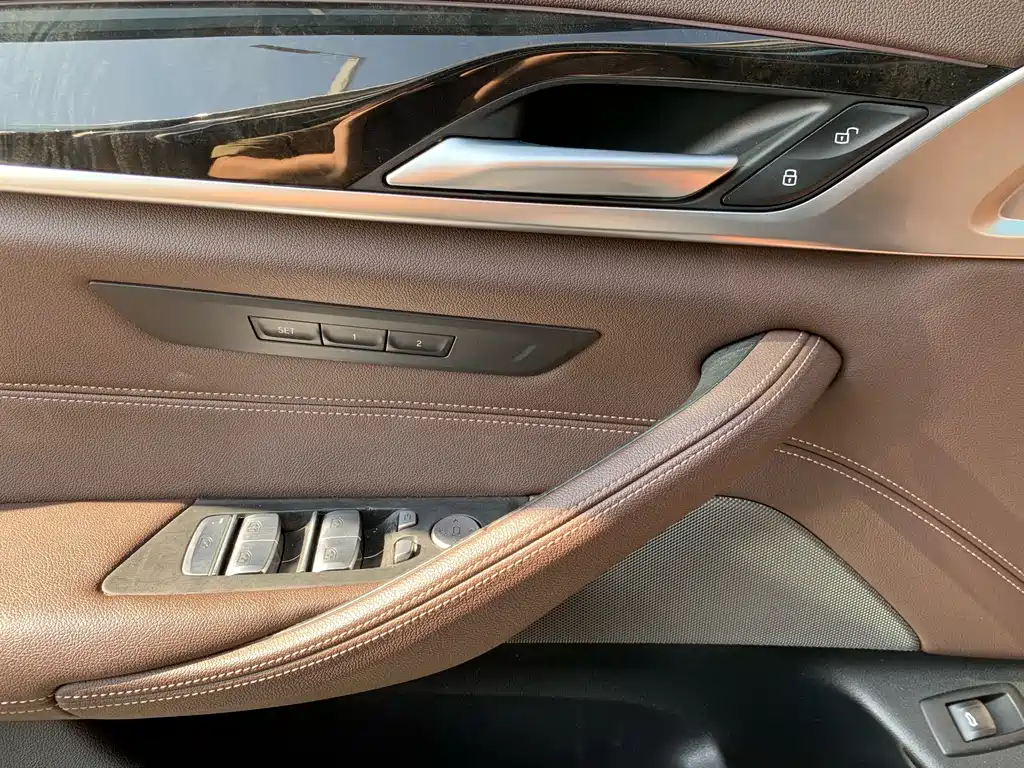 BMW 5 Series — фото 22