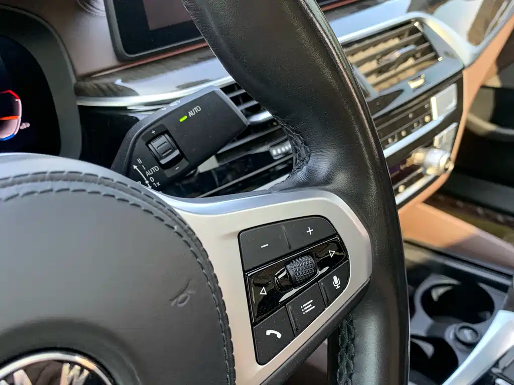 BMW 5 Series — фото 25