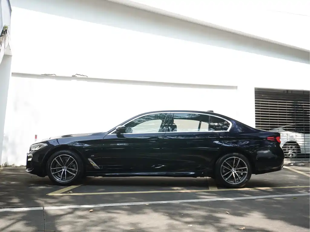 BMW 5 Series — фото 4
