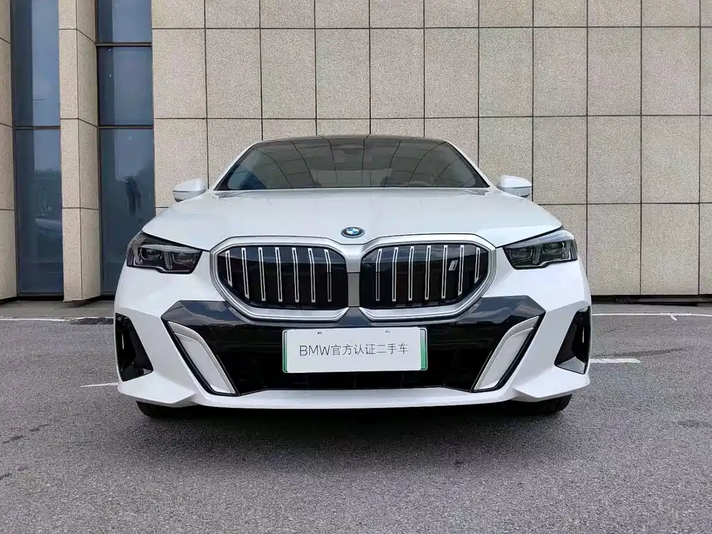 BMW i5 — фото 2