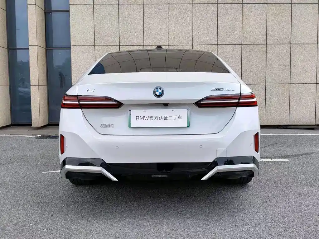 BMW i5 — фото 3
