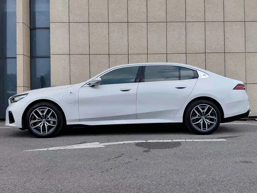 BMW i5 — фото 4