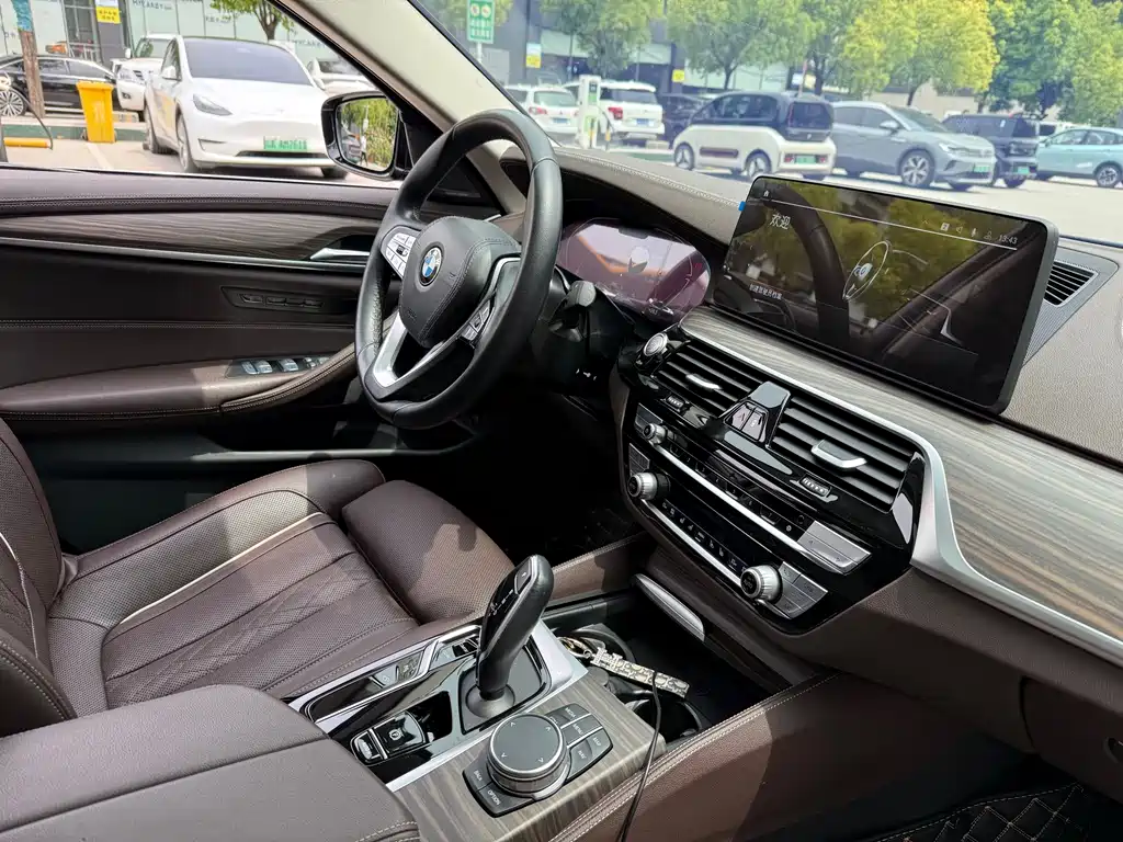BMW 5 Series — фото 10