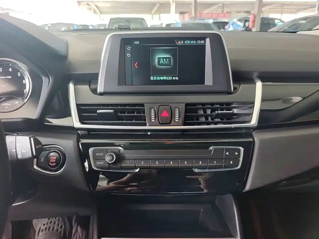 BMW 2 Series Active Tourer — фото 13