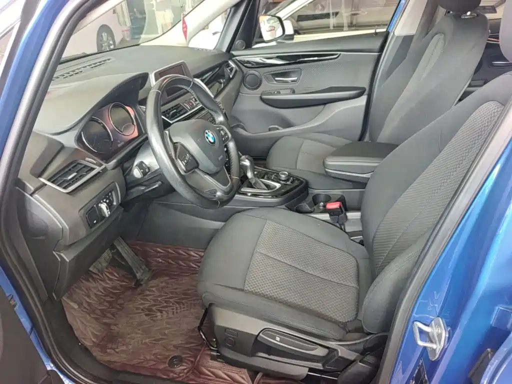 BMW 2 Series Active Tourer — фото 15
