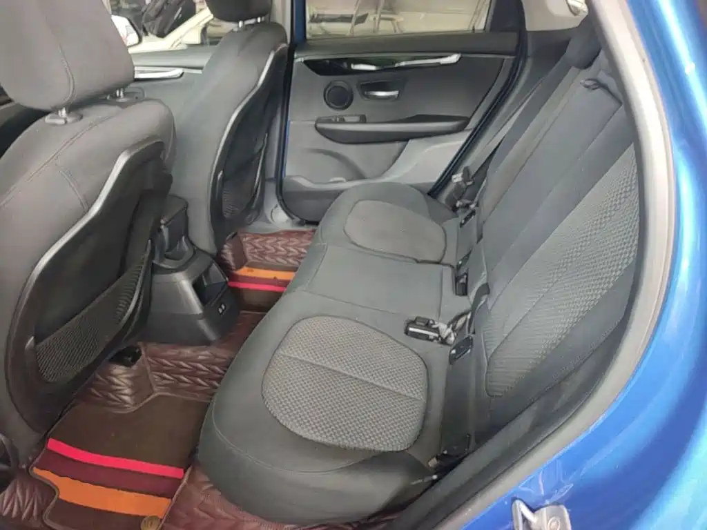 BMW 2 Series Active Tourer — фото 17