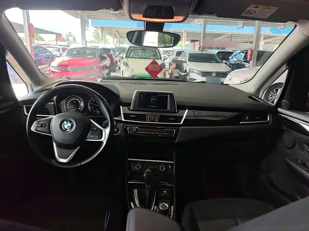 BMW 2 Series Active Tourer — фото 10