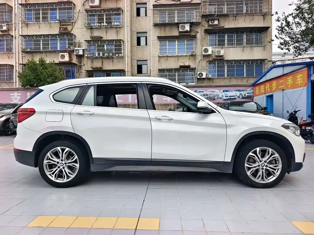 BMW X1 — фото 5