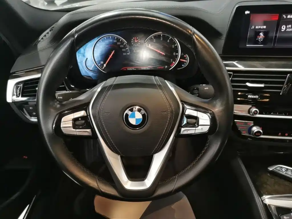 BMW 5 Series — фото 11