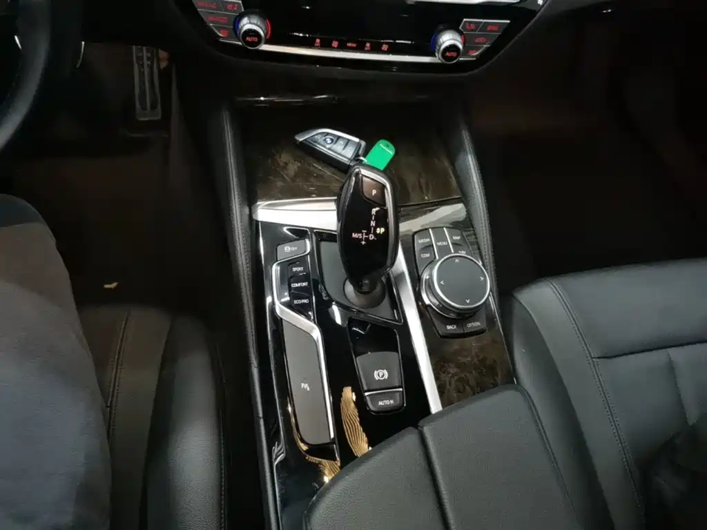 BMW 5 Series — фото 14