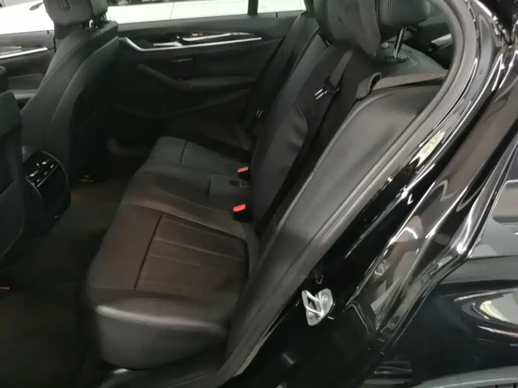 BMW 5 Series — фото 17