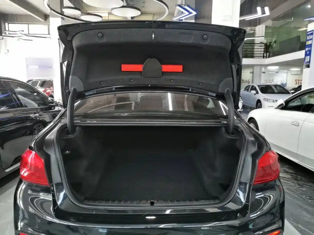 BMW 5 Series — фото 19
