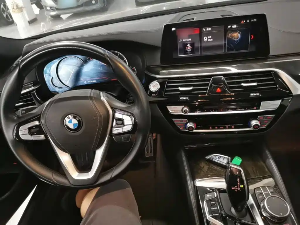 BMW 5 Series — фото 10