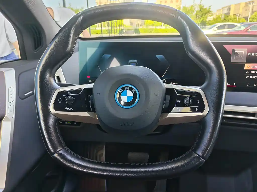 BMW iX — фото 15