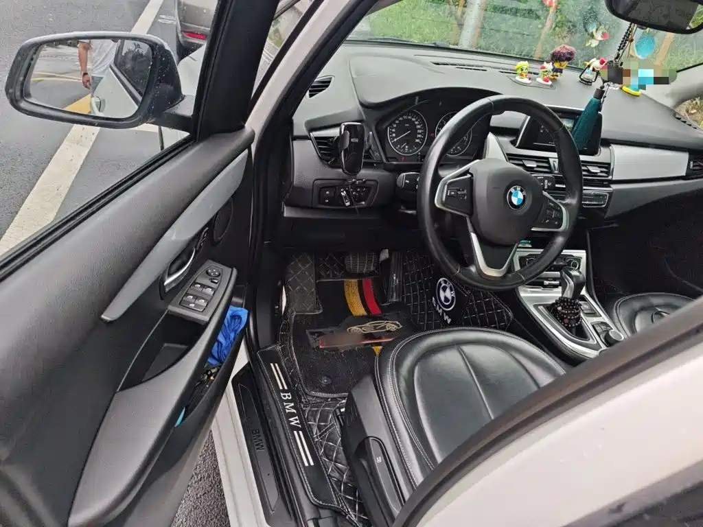 BMW 2 Series Active Tourer — фото 14