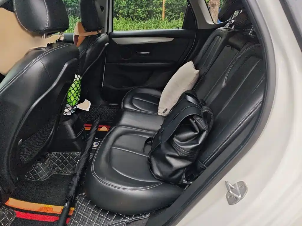 BMW 2 Series Active Tourer — фото 15