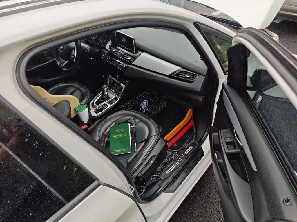 BMW 2 Series Active Tourer — фото 20