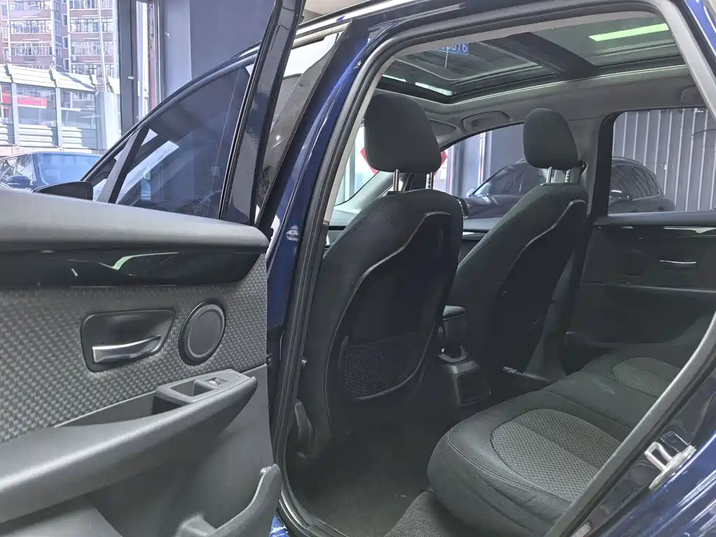 BMW 2 Series Active Tourer — фото 11