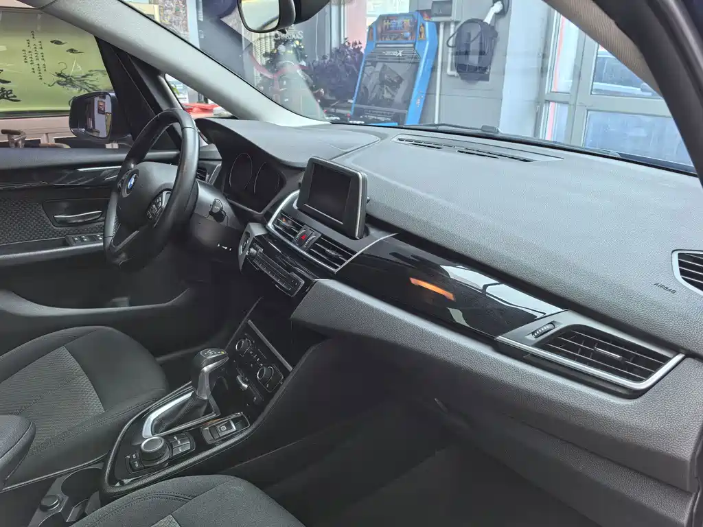 BMW 2 Series Active Tourer — фото 6