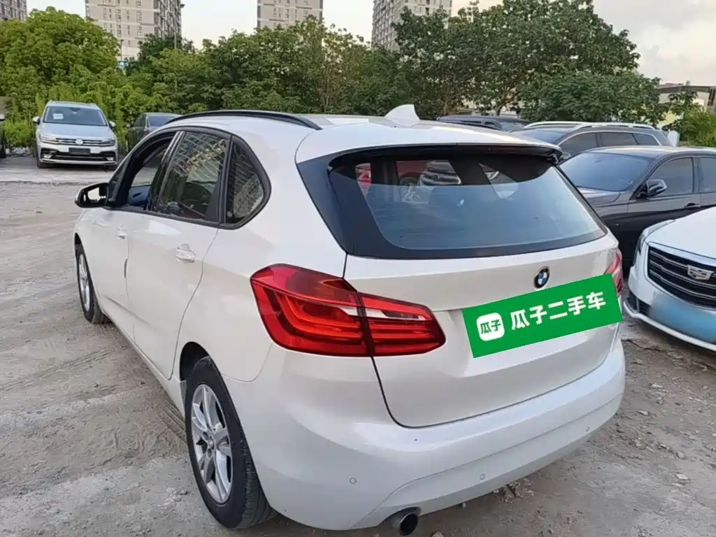 BMW 2 Series Active Tourer — фото 11