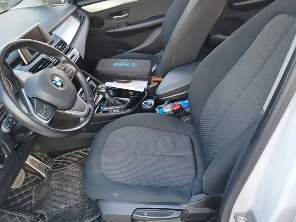 BMW 2 Series Active Tourer — фото 14