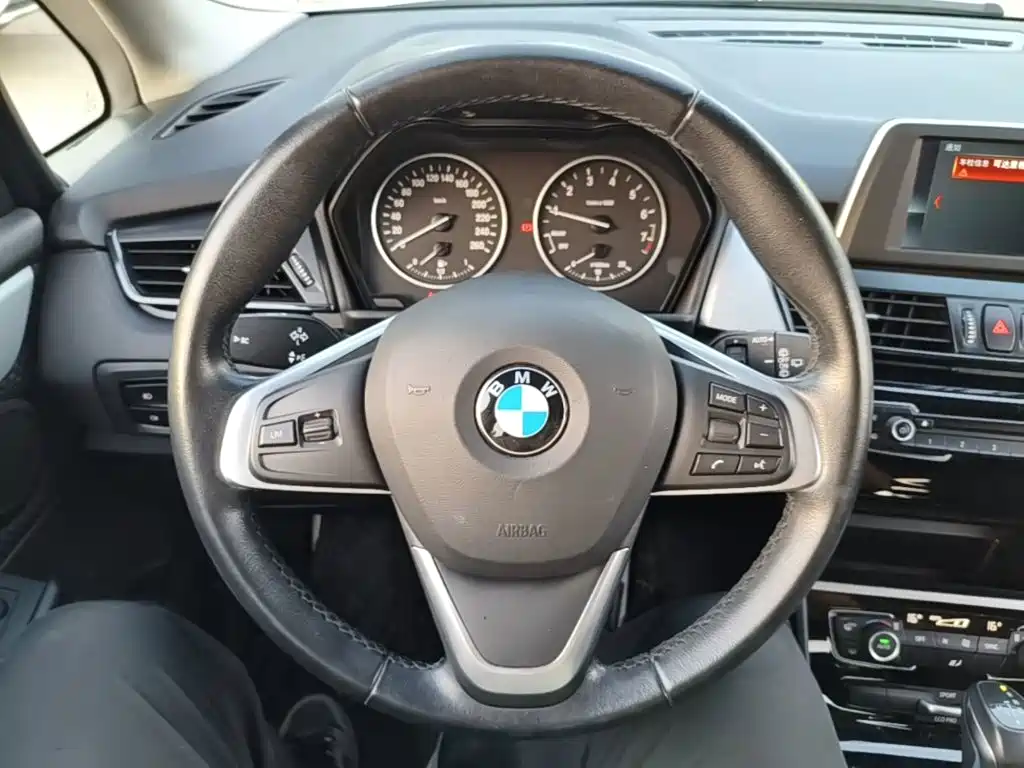 BMW 2 Series Active Tourer — фото 7